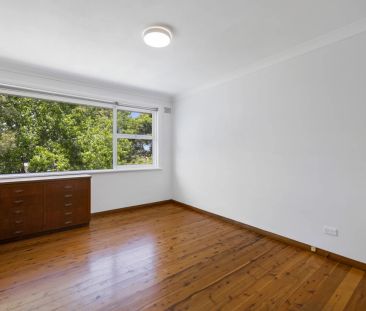 Family Favourite In Ultra-Convenient Locale - Photo 5