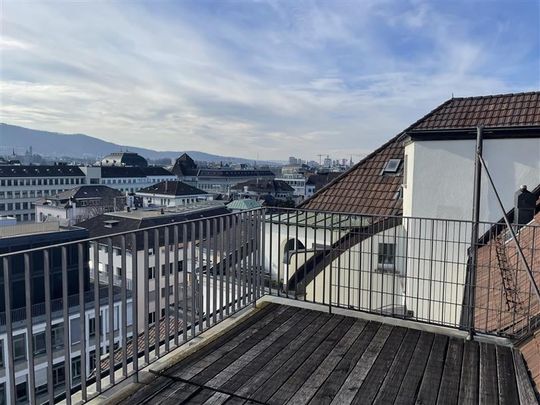 "Spacious attic apartment in Seefeld with direct location at Zurich Stadelhofen" - Photo 1