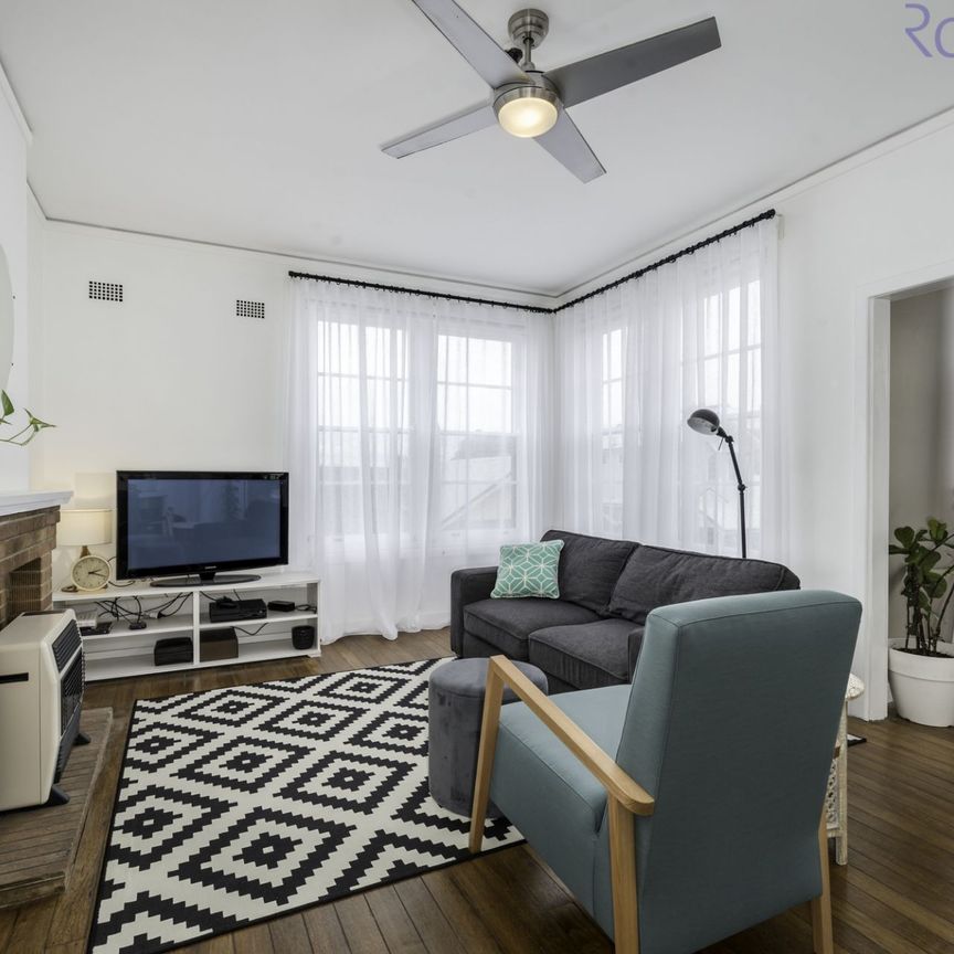 Spacious unit, close to popular Beaumont Street cafe/retail strip. - Photo 1