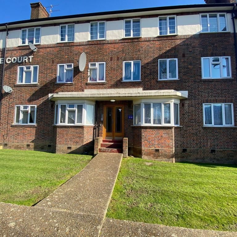 2 bedroom flat to rent - Photo 1