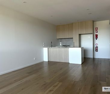 Executive Two-Bedroom Top Floor Apartment in the Heart of Prospect - Photo 1