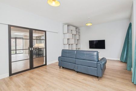 4 bedroom terraced house to rent - Photo 5