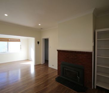 Very quaint two bedroom cottage - Photo 3