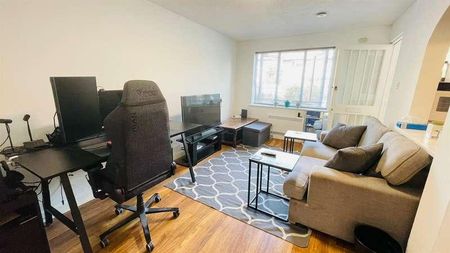 Brangwyn Crescent, London, SW19 - Photo 3