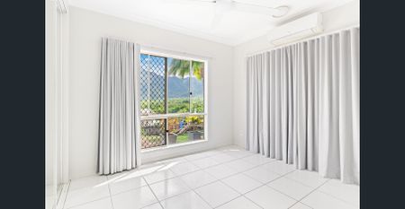 Four bedroom home with pool and views - Photo 4