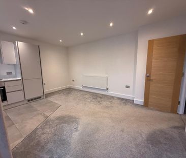 2 bedroom penthouse to rent - Photo 3