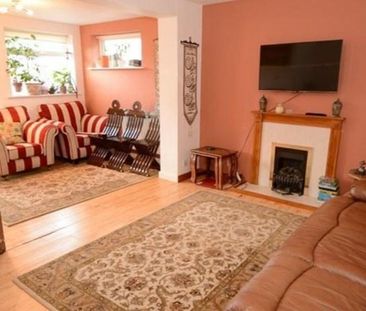 4 bedroom detached house to rent - Photo 2