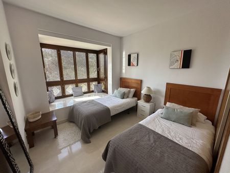 Penthouse in New Golden Mile - Photo 4