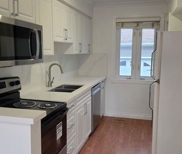 For Lease - 1016 Pinegrove Road, Oakville, Ontario - Photo 2