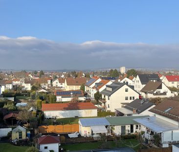 Traumhafte Dachgeschosswohnung mit Weitblick und moderner Ausstattung! - Foto 1