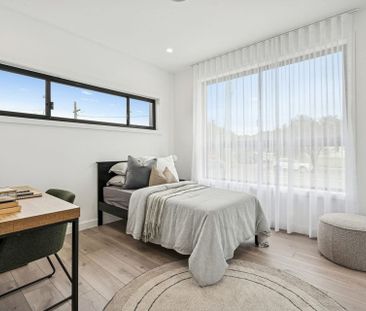 Luxurious Family Home with Swimming Pool! - Photo 3