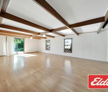 Beautiful Family Home In Prime Location! - Photo 1