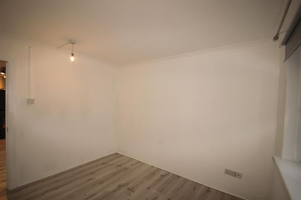 Lesley Place, Maidstone - Photo 1