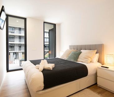 3-Bedroom Apartment with Communal Pool and Balcony with Sea Views in Badalona - Foto 6