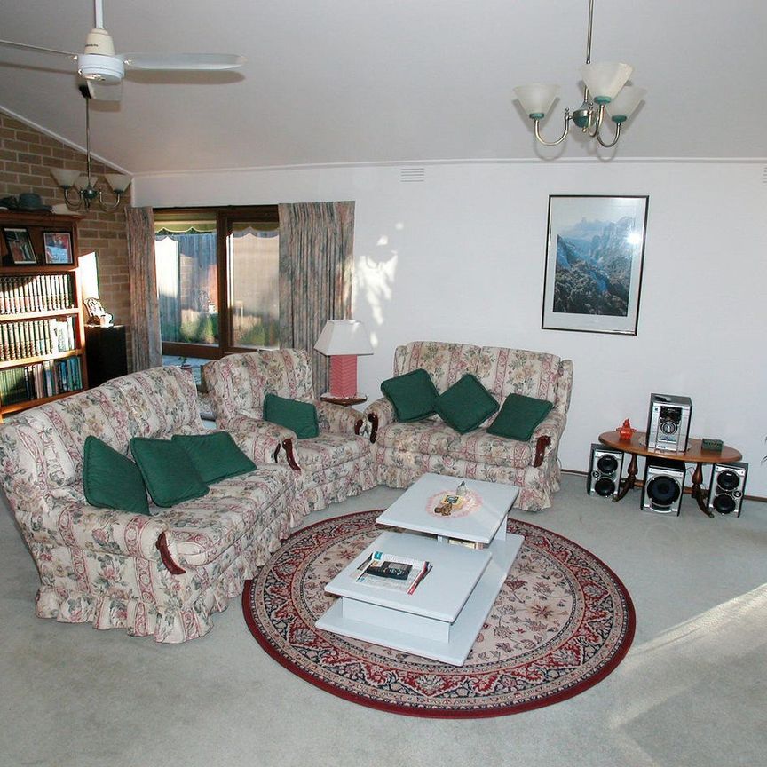 QUITE AND CONTEMPORARY LIVING - Photo 1
