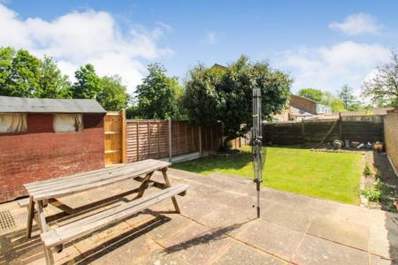 3 bedroom semi-detached house to rent - Photo 5