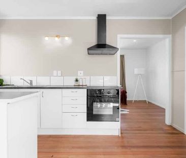 Freshly Updated Three Bedroom Family Home - Photo 4
