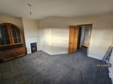 2 bedroom semi-detached house to rent - Photo 2