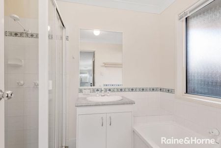 Family Home in a great location! - Photo 5