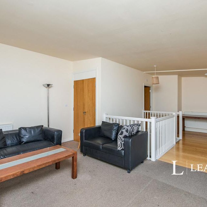 3 bedroom flat to rent - Photo 1