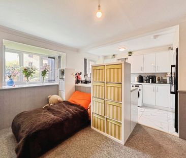 Conway Gardens, Grays, RM17 - Photo 3