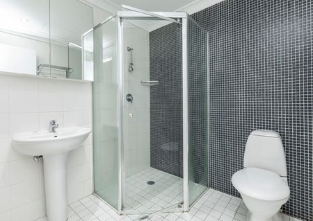 Sophisticated and Stylish Two Bedroom Apartment - Photo 2