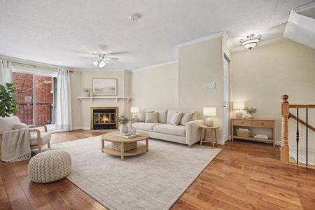 For Lease - 207 Mart Circle, Manor Park - Cardinal Glen and Area, Ontario - Photo 2