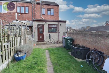 2 bedroom end of terrace house to rent - Photo 2