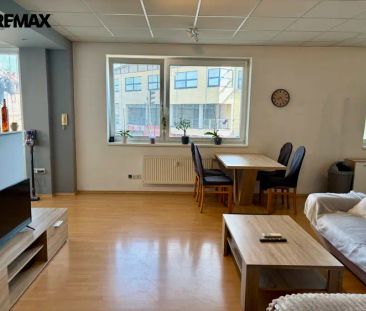 Exkluzivní pronájem zařízeného bytu 2+kk s parkovacím stáním-Pardub... - Фото 1