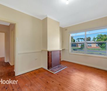 3 Bedroom Semi Home - Photo 2