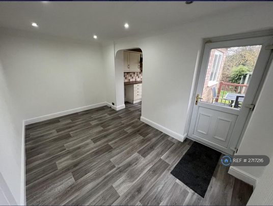 3 bedroom semi-detached house to rent - Photo 1