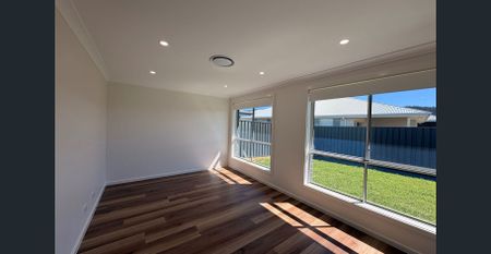 MODERN CAERLEON HOME - Photo 4