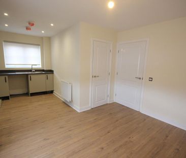 3 bedroom detached house to rent - Photo 2