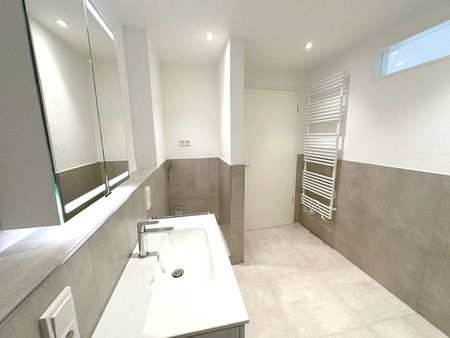 Erstbezug nach Kernsanierung- ideale 2er WG Wohnung mit Einbauküche zentral am Bahnhof. - Photo 5