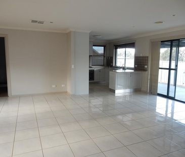 23 Montclair Avenue, West Wodonga - Photo 4