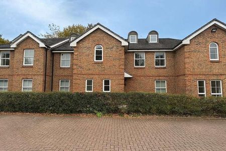 Poplar Close, Bracknell, Berkshire, RG12 - Photo 3