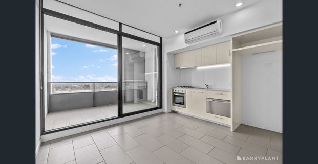 Stylish Studio Apartment with City Views and Private Balcony - Photo 1