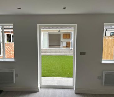 5 bedroom semi-detached house to rent - Photo 1