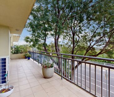 Convenient 2-Bedroom Unit Near Strathmore Train Station - Photo 3