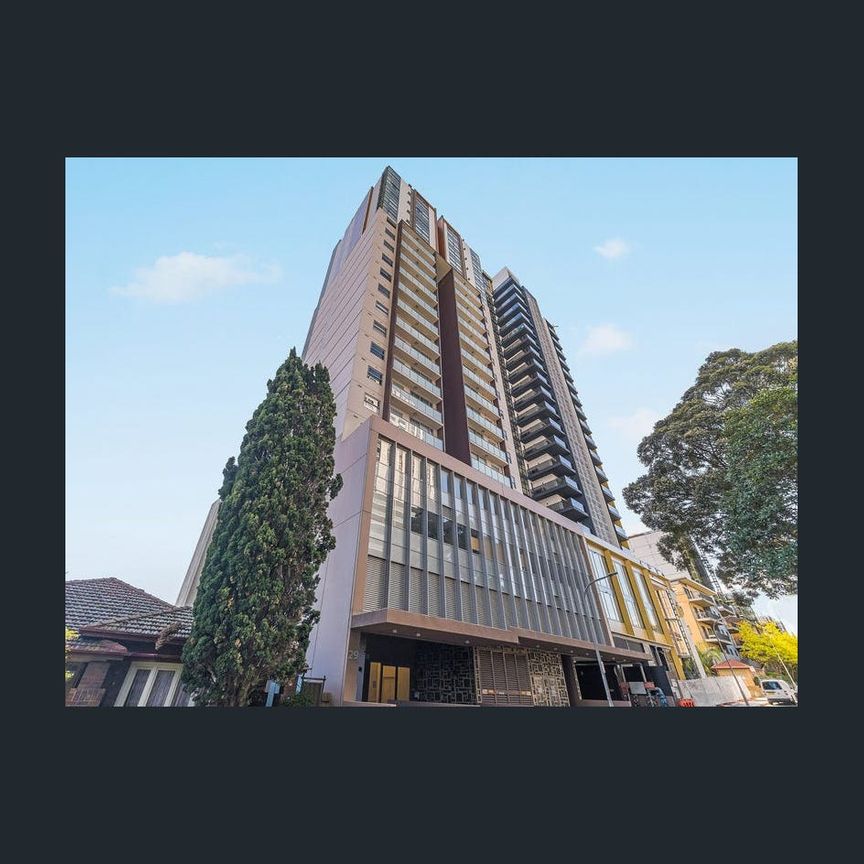 Fully furnished 2-bedroom apartment in the heart of Burwood - Photo 1