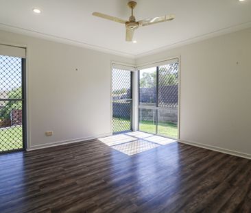 STUNNING HOME WITH ENTERTAINER'S DECK! - Photo 4