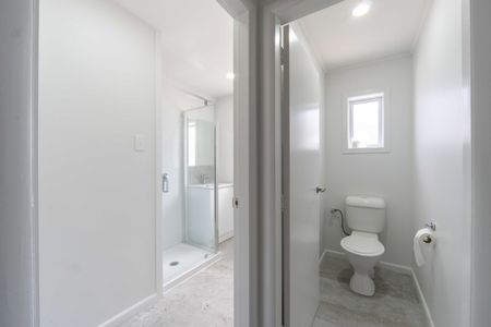 Refreshed Three Bedroom Home near the Hospital - Photo 5