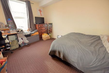 2 bedroom House in Harold View, Leeds - Photo 5