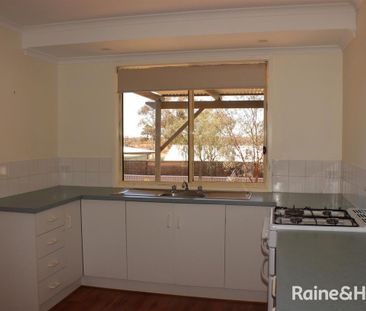 31 Bopeechee Street, Roxby Downs, SA 5725 - Photo 2