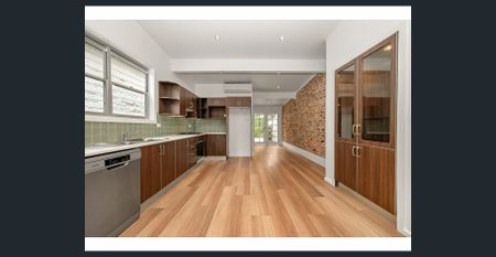 IMPRESSIVE RENOVATED & AIR-CONDITONED HISTORIC HOME IN SOUGHT AFTER LOCATION - Photo 2