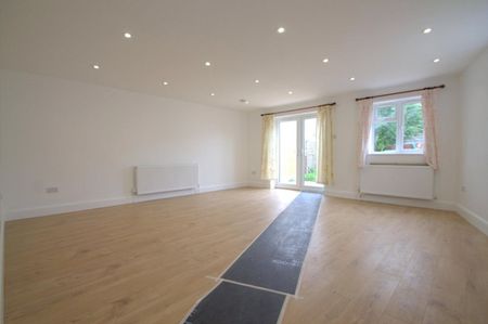 Burleigh Gardens, Ashford, Middlesex,TW15 - Photo 3