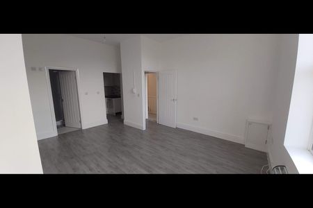 Studio Flat, Stanley Road, L20 - Photo 2