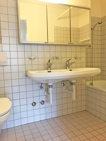 Goldbrunnenplatz – Central, Cozy, Your New Home? - Photo 5