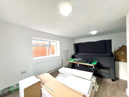 7 bedroom end of terrace house to rent - Photo 2