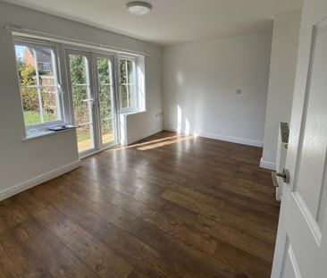 2 bedroom end of terrace house to rent - Photo 1